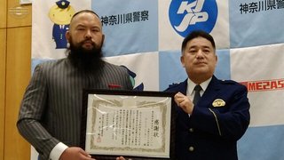 プロレスラー､泥酔客から女児を守る…母親｢名前だけでも」レスラー｢名乗るほどの者ではない」