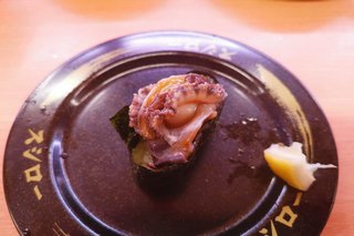 スシローの一皿300円のあわびが「すごい動く」とネットで話題に