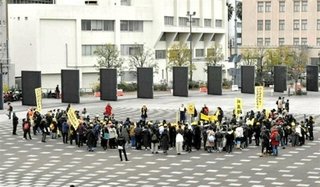 「殺人行為止めに入った」　接種会場侵入で逮捕の男女ら供述