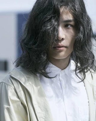 岩田 剛典の長髪って