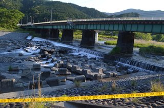 小学２年生の少女が川でおぼれ死亡　家族と水遊び中に