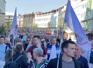 ドイツ 国全体でデモが行われている。ワクチン反対  ウクライナへの武器の供与に反対