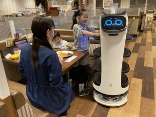 喋る｢ハローキティロボット｣誕生　受付や接客での活用見込む　サンリオとNTT東が共同開発