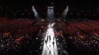 BTSのVは、モデルだわ。歩いてるだけでオーラ全開