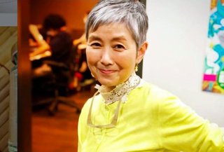 グレイヘア手塚理美は60 過ぎてるから違和感ない感じ