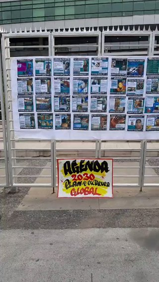 チリ  ワクチン接種後の副反応で苦しむ犠牲者の情報が路上に掲示