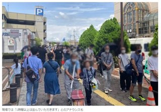 安倍元首相の献花台､1時間待ち･500mの長蛇の列…10代の参列者多数「信頼できる人だった」