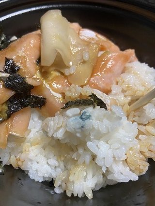 居酒屋チェーン「目利きの銀次」でカビ混入か　変色したご飯の写真が拡散