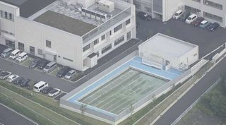 プール授業で児童63人が手足に“擦り傷” 水着の生地も傷む…去年できたばかりの小学校でなぜ? 