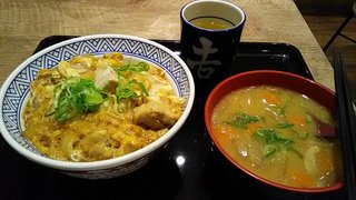 ダラ奥の昼食なに?