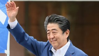 安倍元総理を撃った犯人の名前と顔写真はこちら！」というSNSやトレンドブログの情報に気をつけて