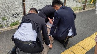 【速報】安倍元総理血を流して倒れる