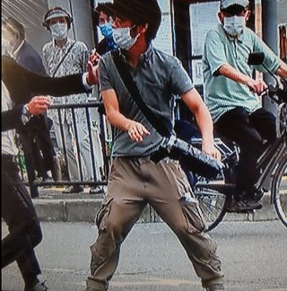 【速報】安倍元総理血を流して倒れる