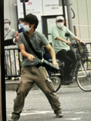 【速報】安倍元総理血を流して倒れる