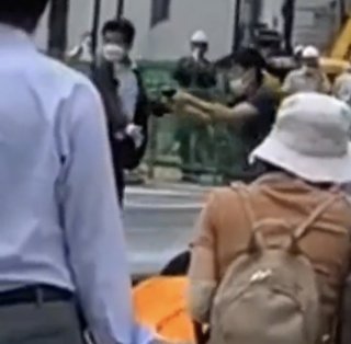 【速報】安倍元総理血を流して倒れる