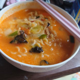 ダラ奥の昼食なに?