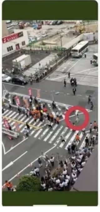 【速報】安倍元総理血を流して倒れる