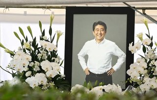 安倍晋三元首相に最高位勲章「大勲位菊花章頸飾」授与へ　現行憲法下で受ける首相経験者は４人目