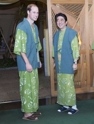 【速報】安倍元総理血を流して倒れる