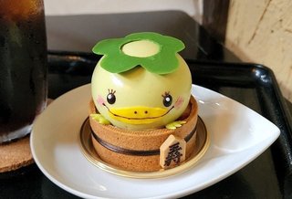 藤井聡太王位が注文「かっぽん」ケーキ、話題沸騰　王位戦第2局