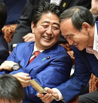 【速報】安倍元総理血を流して倒れる