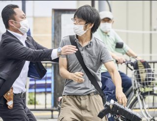 【速報】安倍元総理血を流して倒れる