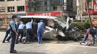 乗用車が信号に衝突、家族4人ケガ　運転の父親から“基準値の約5倍”アルコール　