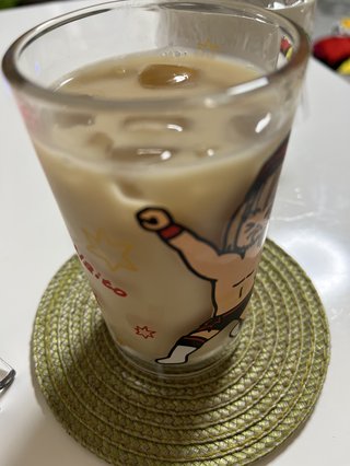 今すごくアイスロイヤルミルクティーが飲みたくてたまらない。