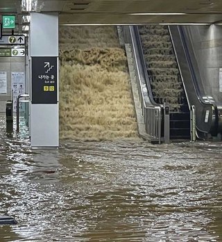 【韓国】大雨で"半地下"の住宅に閉じ込められ8人が死亡　7人が行方不明