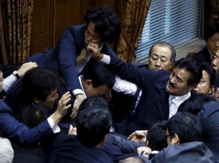 やはり安倍晋三・自民党は詐欺宗教と癒着していた。