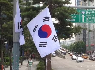 ｢耳にゴキブリが入る」畜舎やビニルハウスなどに住む貧困児童たち【韓国】