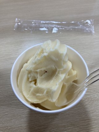 食べさしでスマン。ミニストップのバニラソフト食べた事ある？