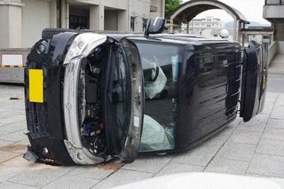 滋賀 中学校グラウンドに車侵入 48歳女を逮捕