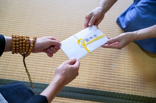 僧侶がお布施の金額10万円にブチ切れ葬式を切り上げ退場【仏教】