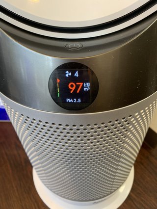 ワクチン接種者の患者さんが来たら反応する機械　PM2.5の数値赤色危険表示ww 