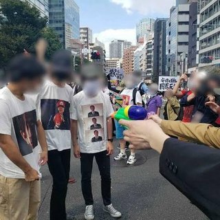 安倍元首相の顔写真めがけて「射的大会」 SNSで物議