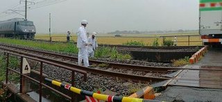 ＪＲ長崎線の踏切でトラック脱輪　西九州新幹線にも影響　9月26日午前