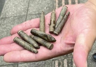 沖縄県警、県知事選候補者に大量の銃弾を投げつけた女を逮捕せず【沖縄県】