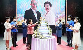 安倍晋三の献花台に来ているのは統一教会や自民党バイトの「サクラ」では。