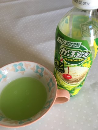 ペットボトルか缶のメロンクリームソーダ、スーパーに売ってる？