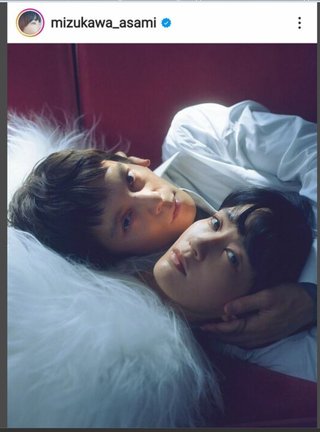 水川あさみ＆窪田正孝、顔接近の夫婦ショット