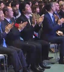 安倍晋三の献花台に来ているのは統一教会や自民党バイトの「サクラ」では。