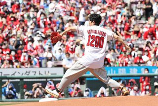 【広島】有吉弘行、マツダで“凱旋”始球式　ワインドアップから文句なしストライク投球
