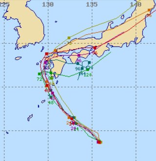 台風14号 18日も910hPa 風速75m
