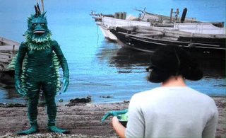 全裸で海から現れた男､通行中の女子生徒らに「全裸でごめん､お金あげるから今から遊ばん？｣