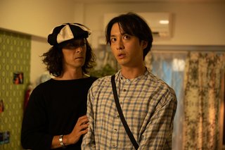 滝藤賢一らドラァグクイーンたちの華やかなダンス！　「ひみつのなっちゃん。」予告＆ポスター完成