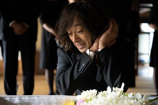 滝藤賢一らドラァグクイーンたちの華やかなダンス！　「ひみつのなっちゃん。」予告＆ポスター完成