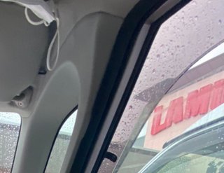 買い物行きたいのに凄まじいくらいの雨が降ってるんやけど！！