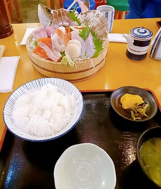 ダラ奥の昼食なに?