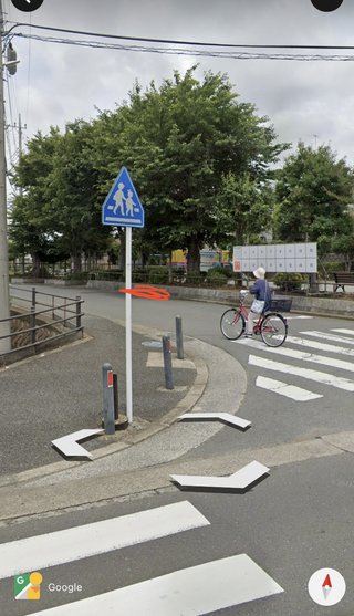 父親の車降りた直後にトラックにはねられ…小学1年男児が意識不明の重体　神奈川・藤沢